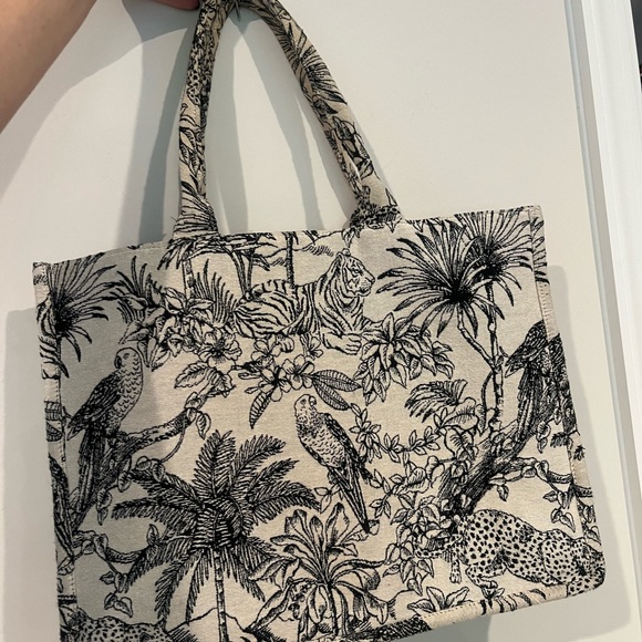 H&M Black and Cream Tropical Print Tote - Picture 1 of 4